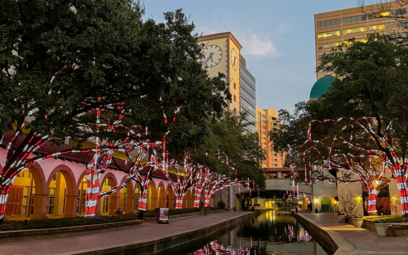 MandalayCanalLights-Holiday-11